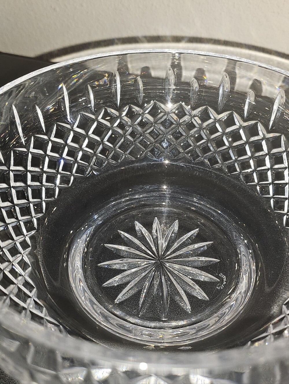 Vintage Atlantis Crystal Hand Cut 8" Serving Bowl - Signed Atlantis - Picture 4 of 7